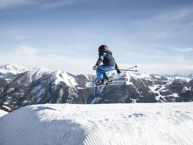 Kind beim Skifahren © Atomic Austria GmbH